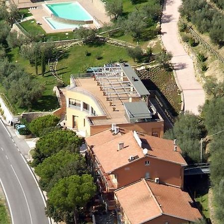 Hotel Il Castellaccio Piccione ภายนอก รูปภาพ