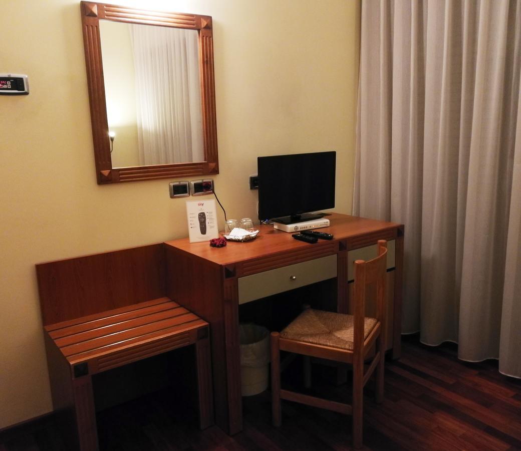 Hotel Il Castellaccio Piccione ภายนอก รูปภาพ
