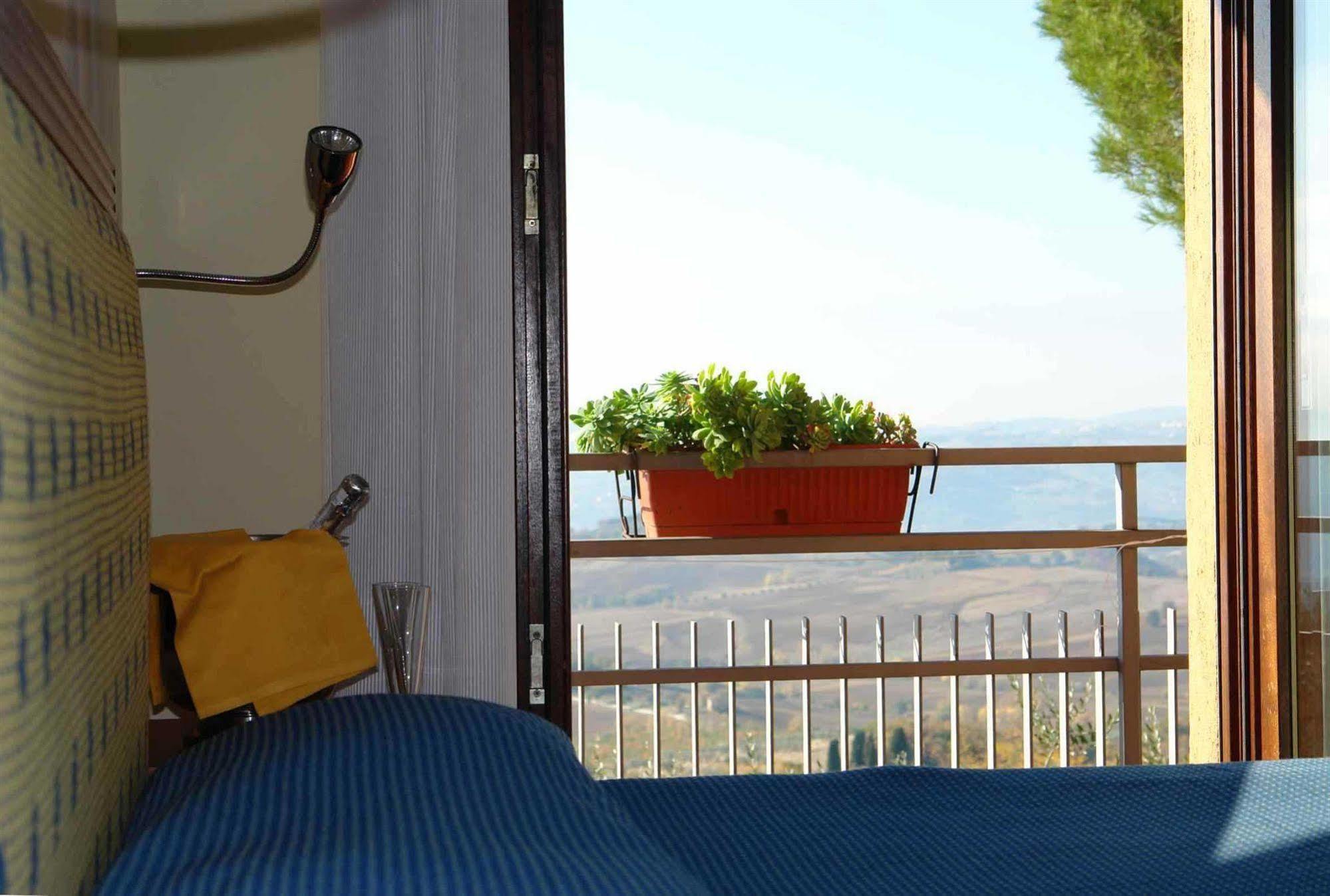 Hotel Il Castellaccio Piccione ภายนอก รูปภาพ