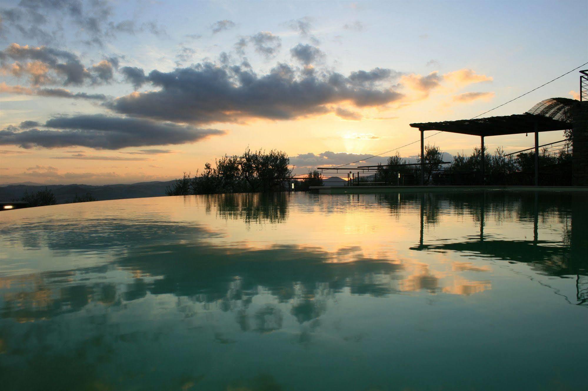 Hotel Il Castellaccio Piccione ภายนอก รูปภาพ